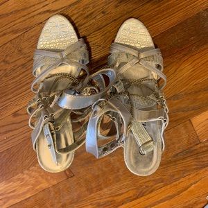 Wild Rose Prom/Formal Heels Silver Good Condition